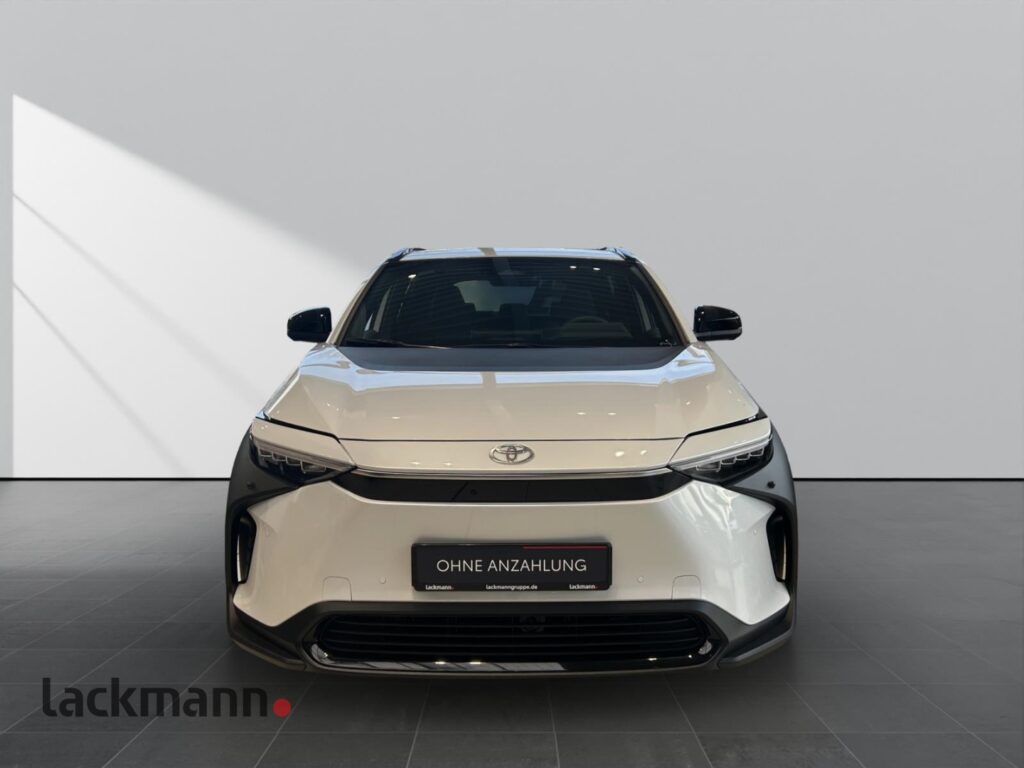 Toyota bz4X Exposé-Bild 2