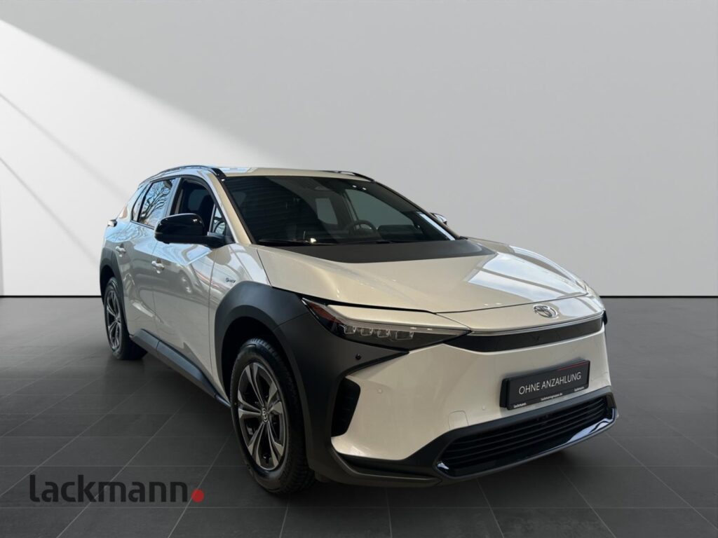 Toyota bz4X Exposé-Bild 3