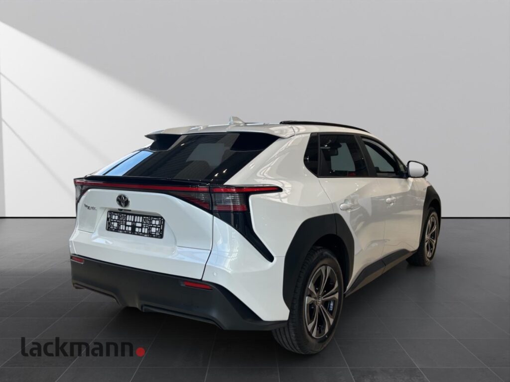 Toyota bz4X Exposé-Bild 4