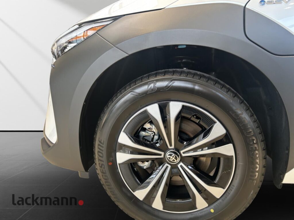 Toyota bz4X Exposé-Bild 11