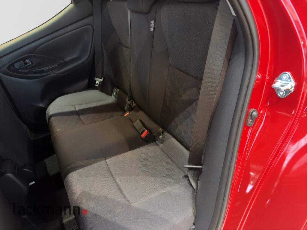Toyota Yaris Exposé-Bild 7