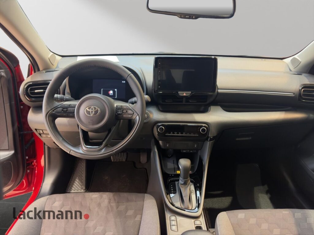 Toyota Yaris Exposé-Bild 8
