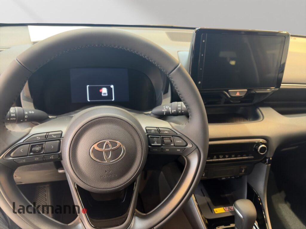 Toyota Yaris Exposé-Bild 11