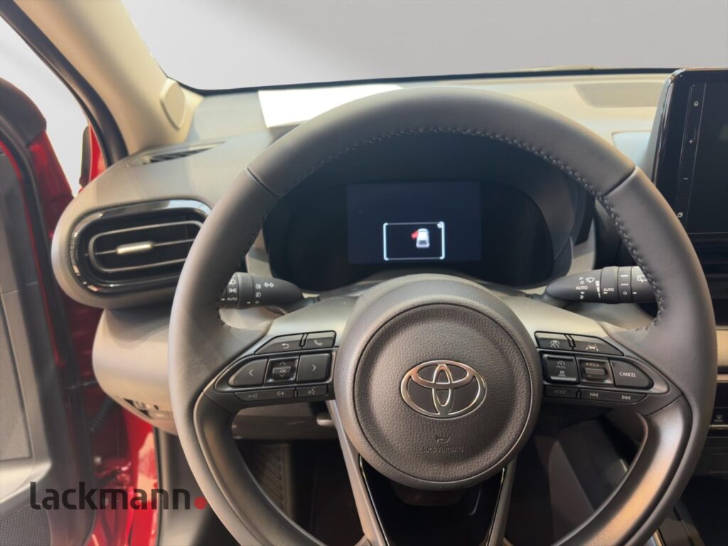 Toyota Yaris Exposé-Bild 12