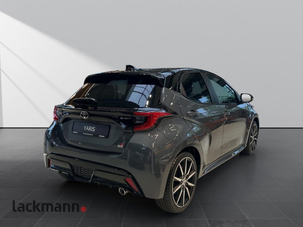 Toyota Yaris Exposé-Bild 4