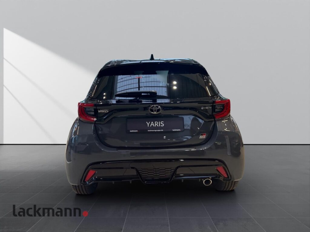 Toyota Yaris Exposé-Bild 6