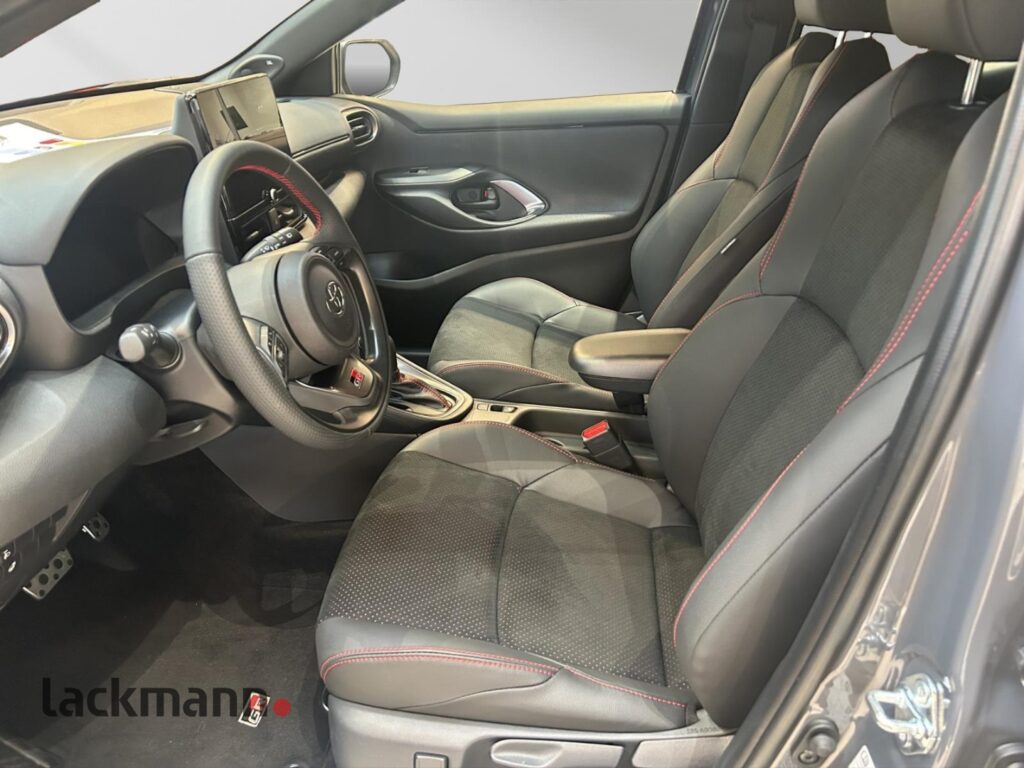 Toyota Yaris Exposé-Bild 8