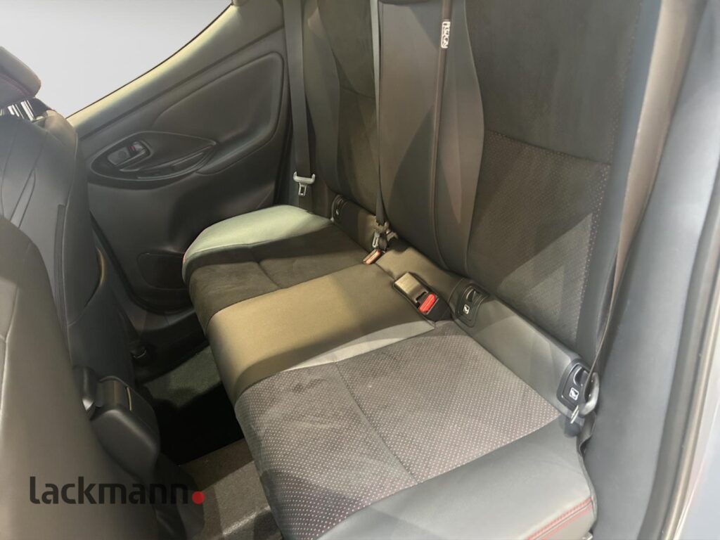 Toyota Yaris Exposé-Bild 9