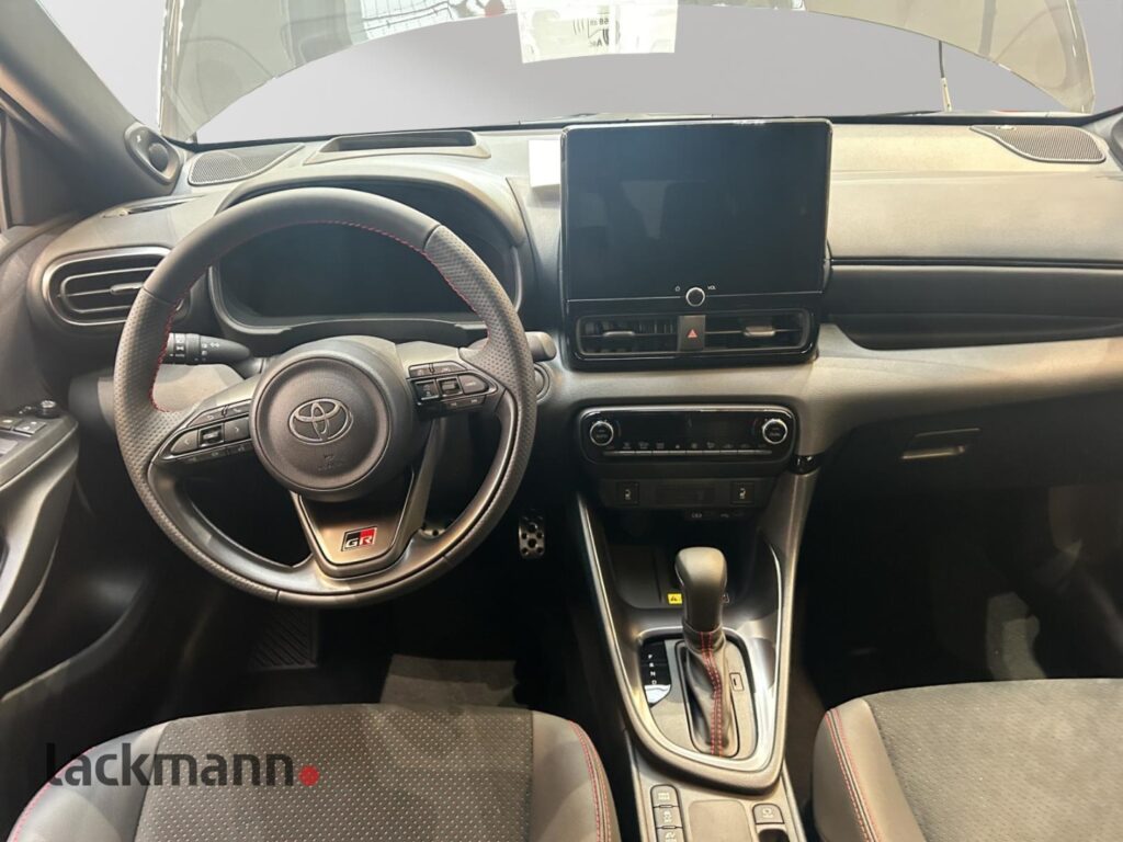 Toyota Yaris Exposé-Bild 10