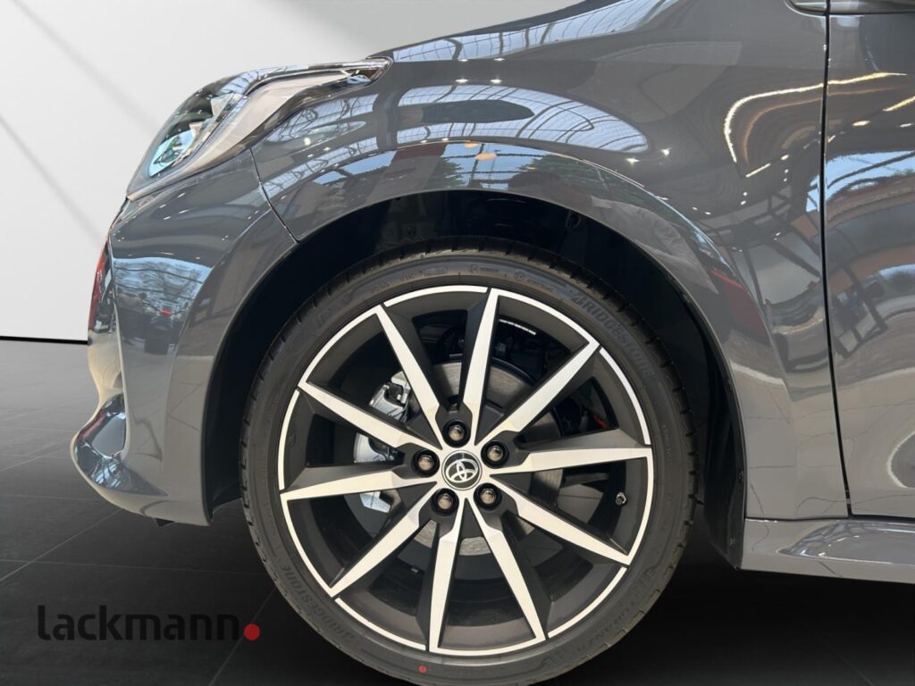 Toyota Yaris Exposé-Bild 11