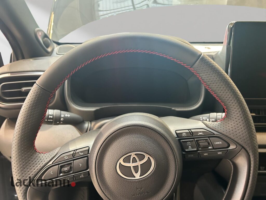 Toyota Yaris Exposé-Bild 14