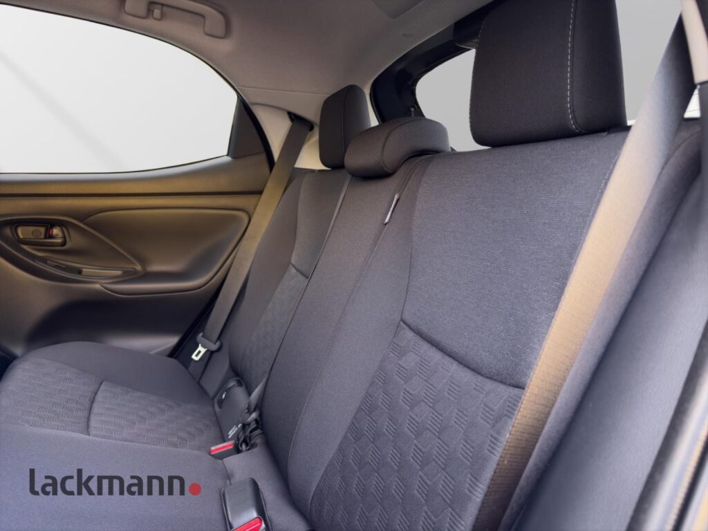 Toyota Yaris Exposé-Bild 9