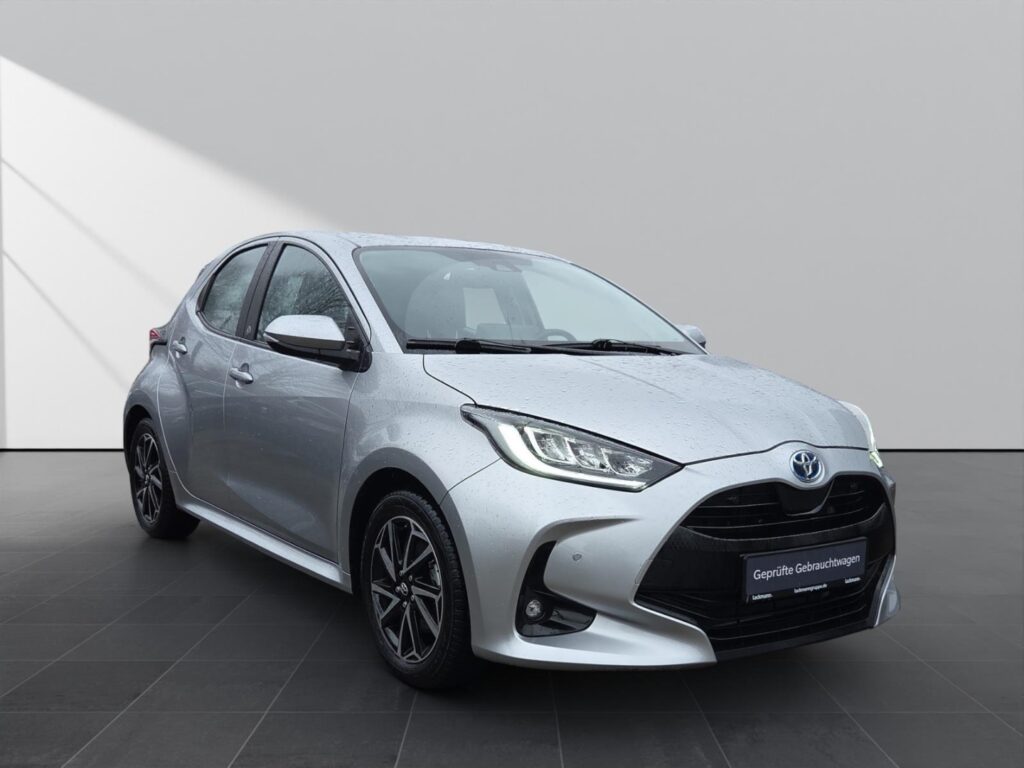 Toyota Yaris Exposé-Bild 3