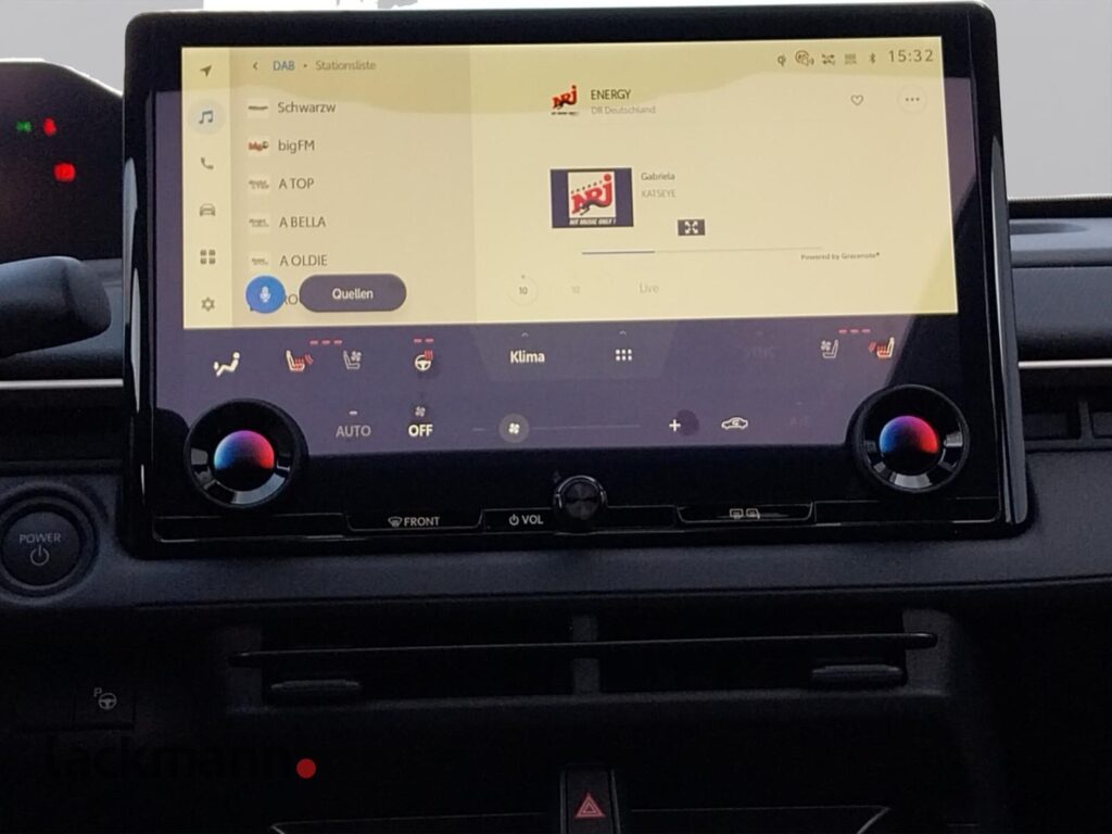 Toyota bz4X Exposé-Bild 13