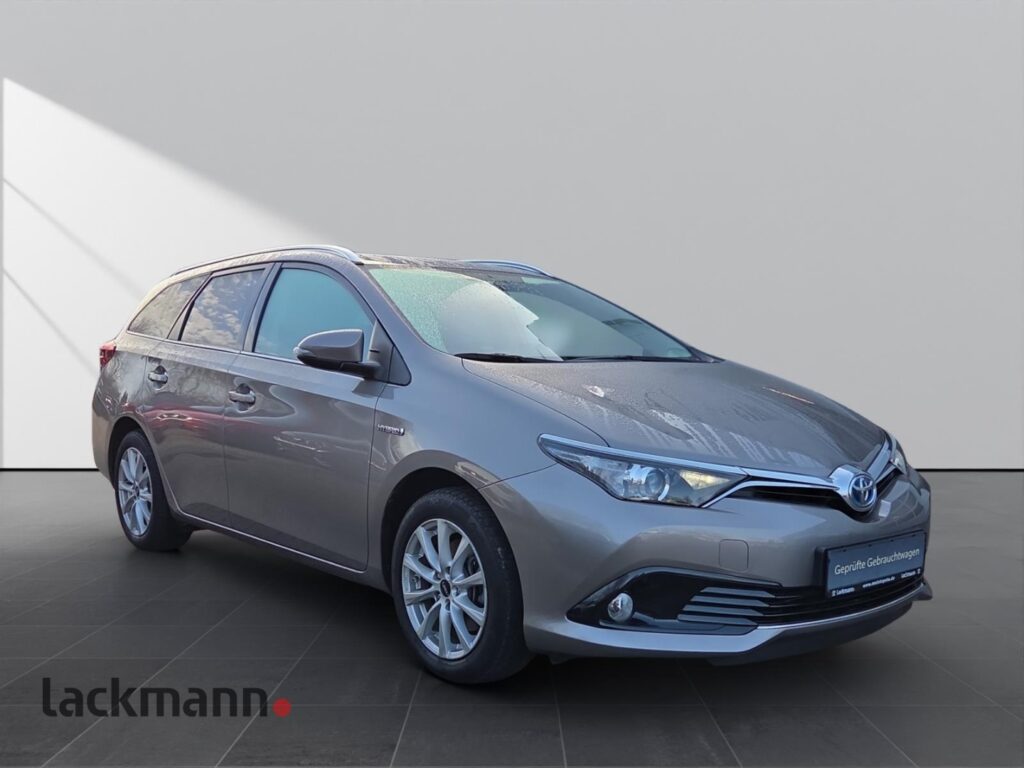 Toyota Auris Exposé-Bild 3