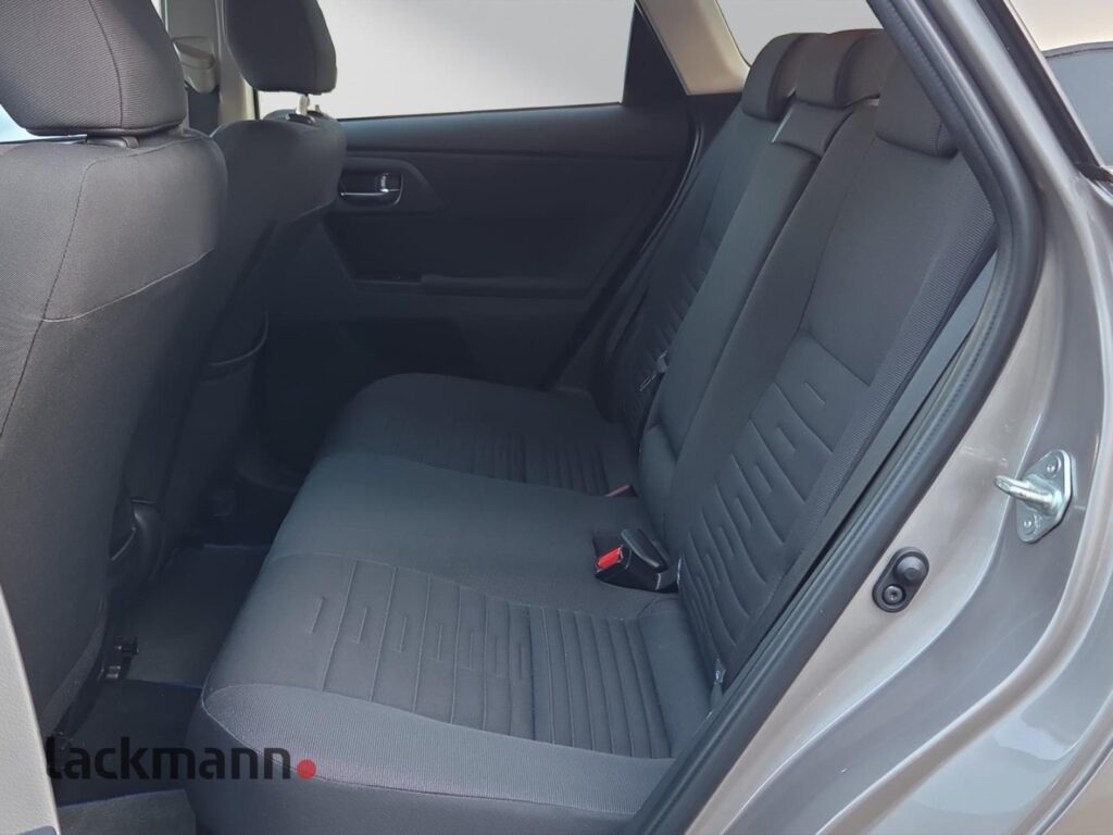 Toyota Auris Exposé-Bild 9