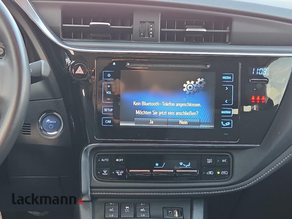 Toyota Auris Exposé-Bild 13