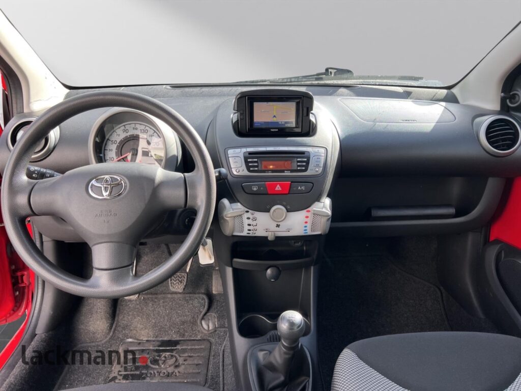 Toyota Aygo Exposé-Bild 10