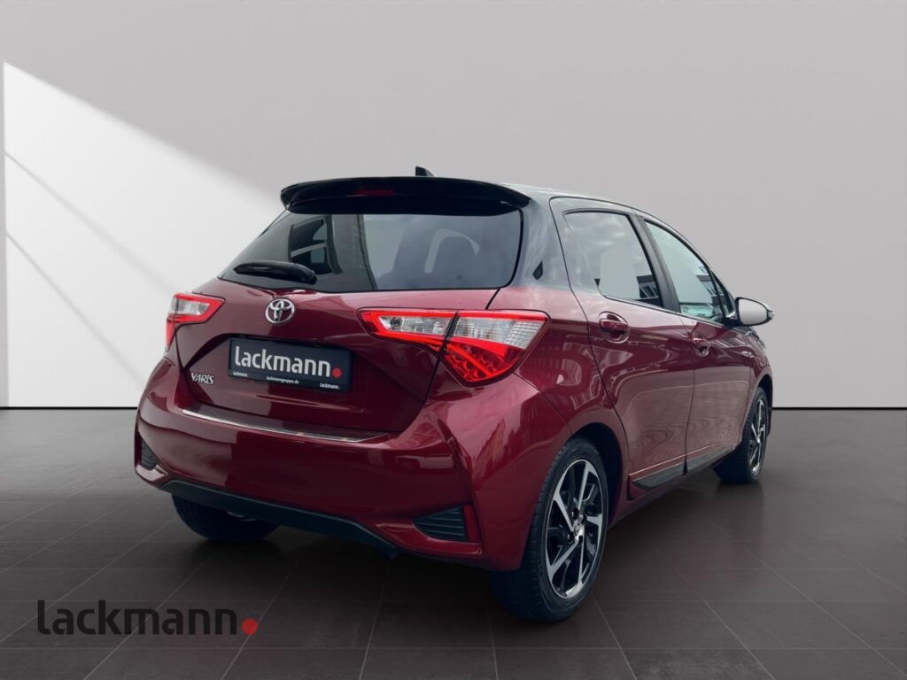 Toyota Yaris Exposé-Bild 4