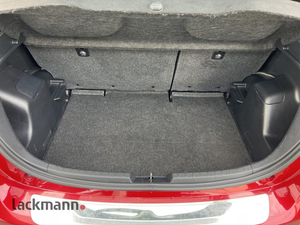 Toyota Yaris Exposé-Bild 7