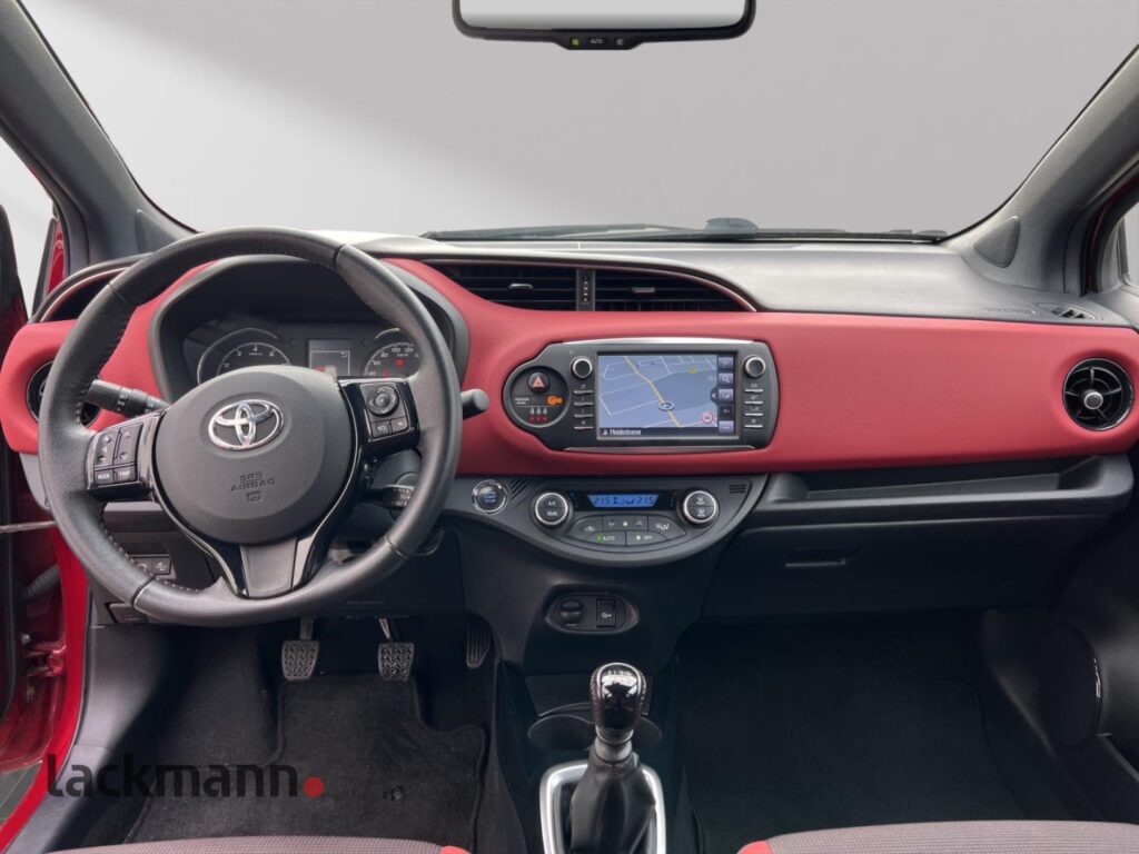 Toyota Yaris Exposé-Bild 10
