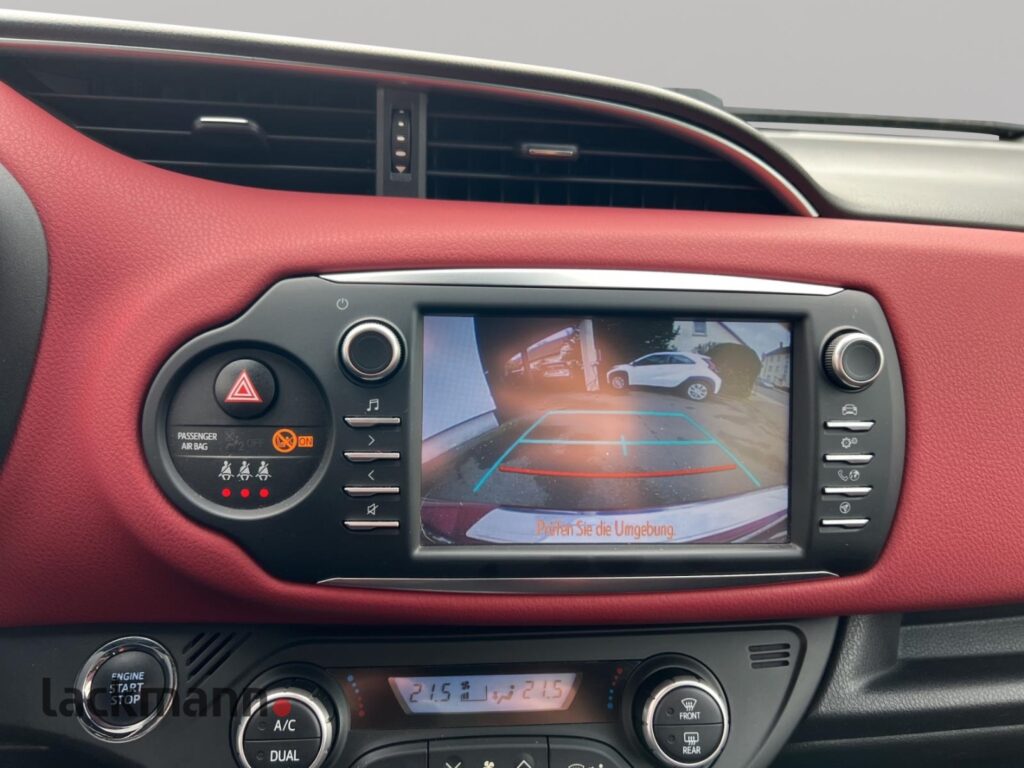 Toyota Yaris Exposé-Bild 12