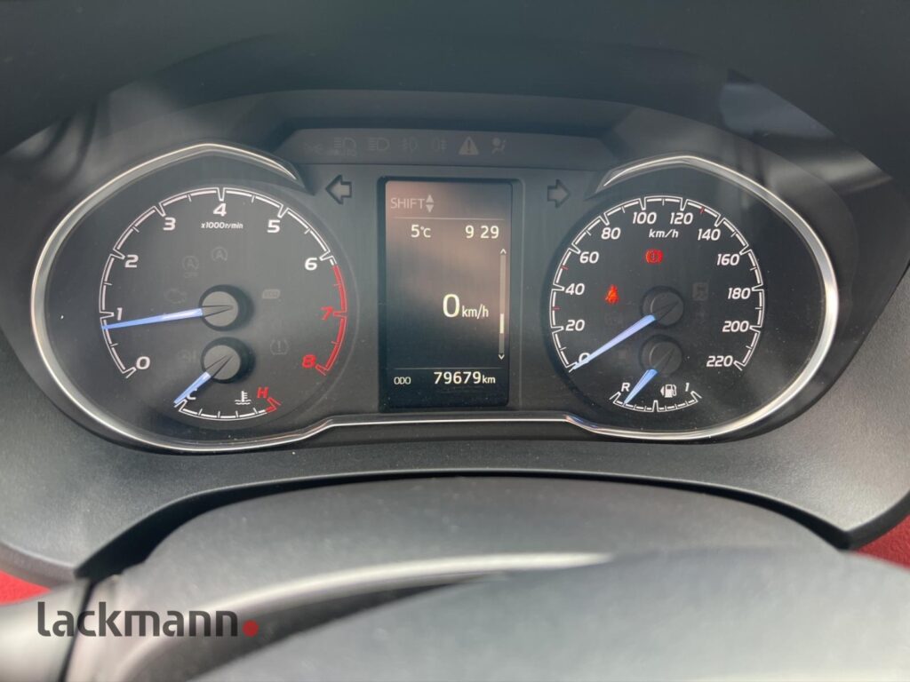 Toyota Yaris Exposé-Bild 13