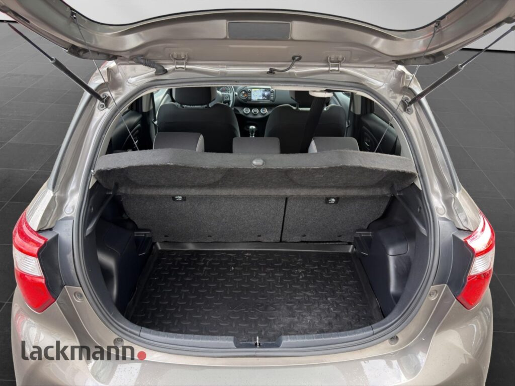 Toyota Yaris Exposé-Bild 7