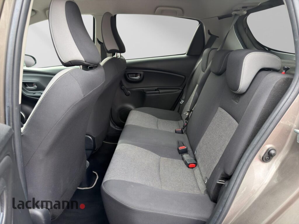 Toyota Yaris Exposé-Bild 9