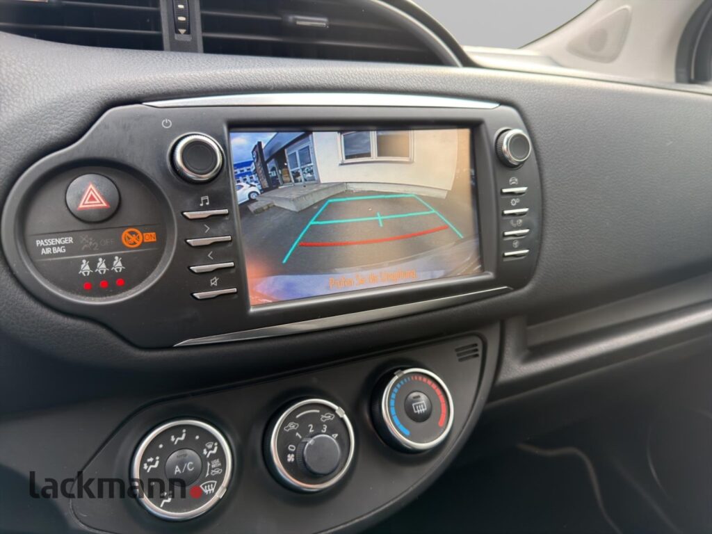 Toyota Yaris Exposé-Bild 11
