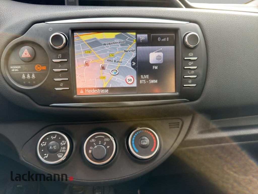 Toyota Yaris Exposé-Bild 12