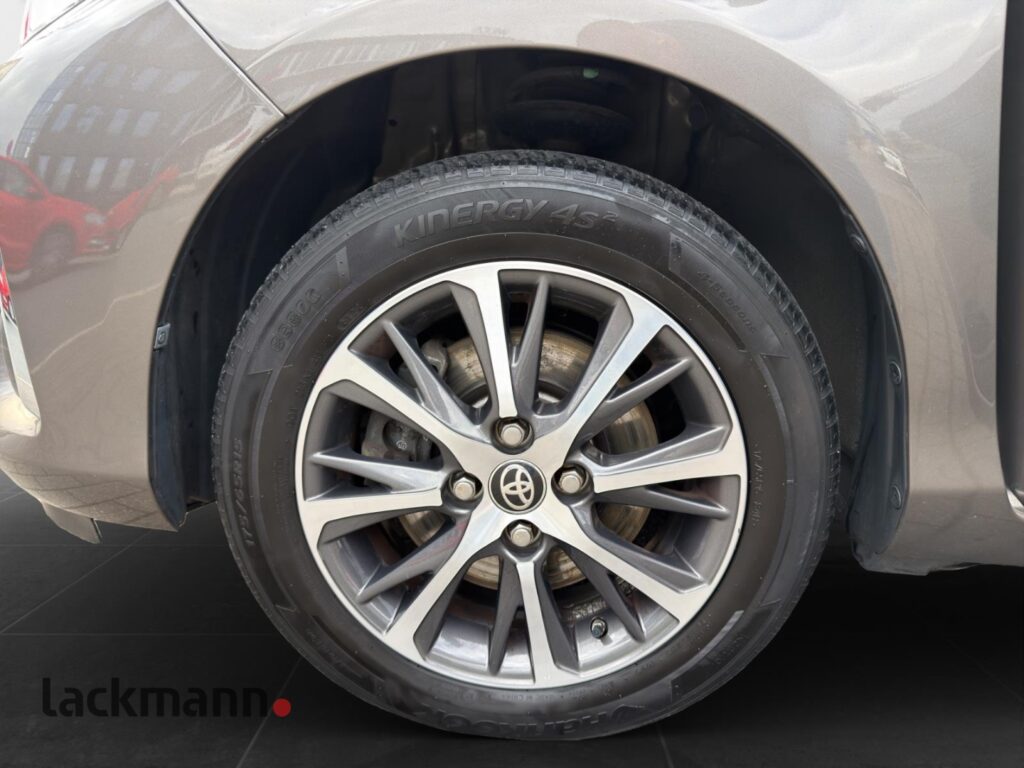 Toyota Yaris Exposé-Bild 14