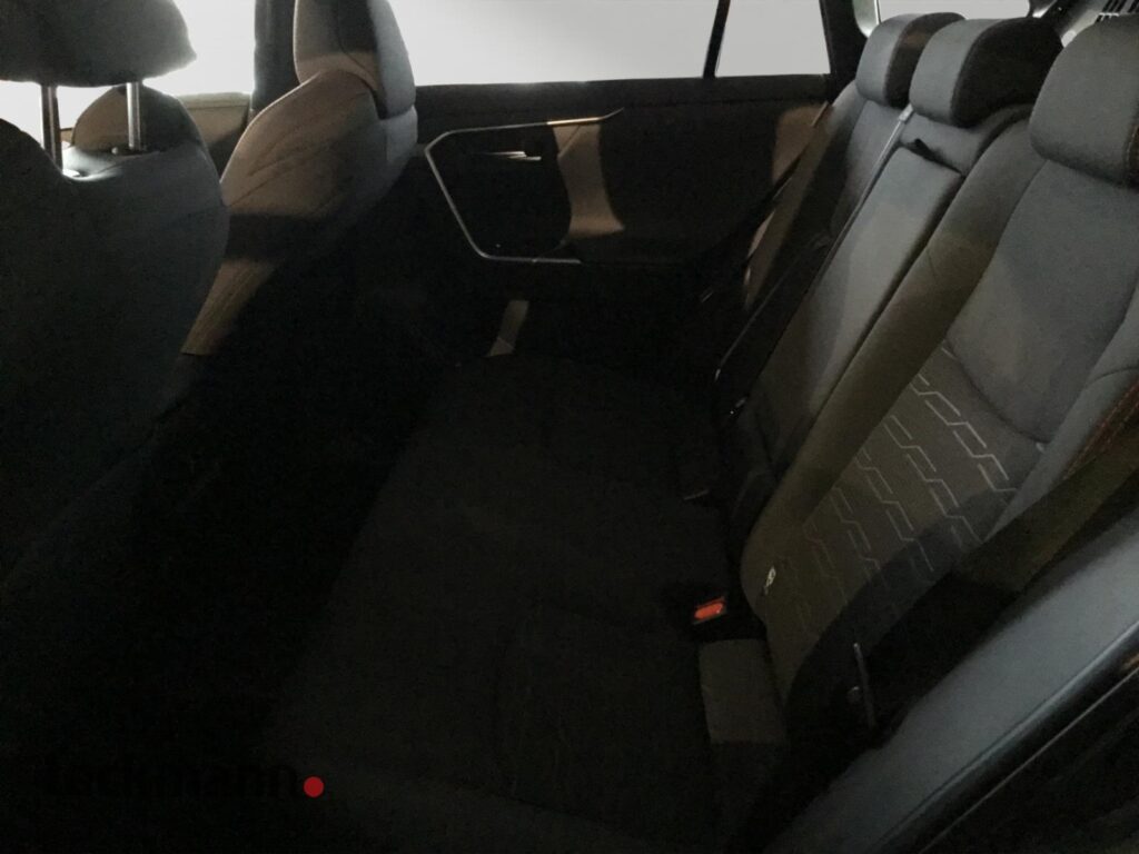 Toyota RAV 4 Exposé-Bild 9