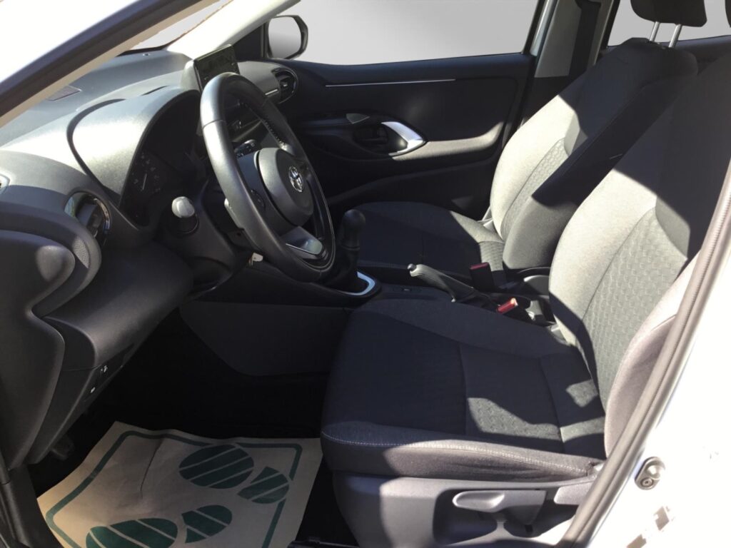 Toyota Yaris Exposé-Bild 8