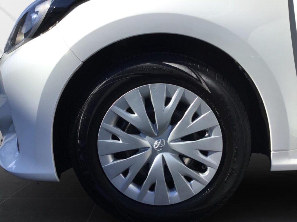 Toyota Yaris Exposé-Bild 11