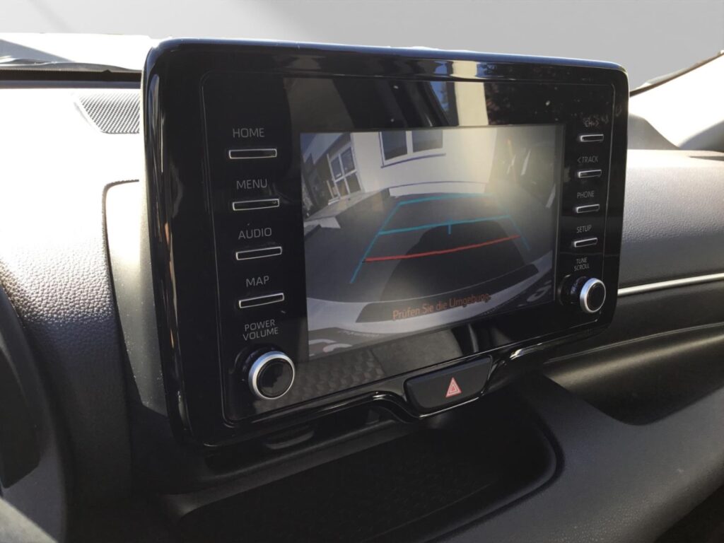 Toyota Yaris Exposé-Bild 13