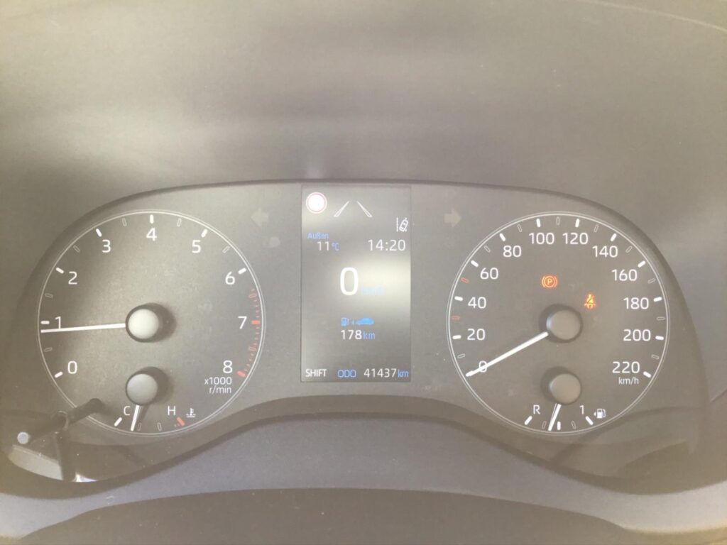 Toyota Yaris Exposé-Bild 14