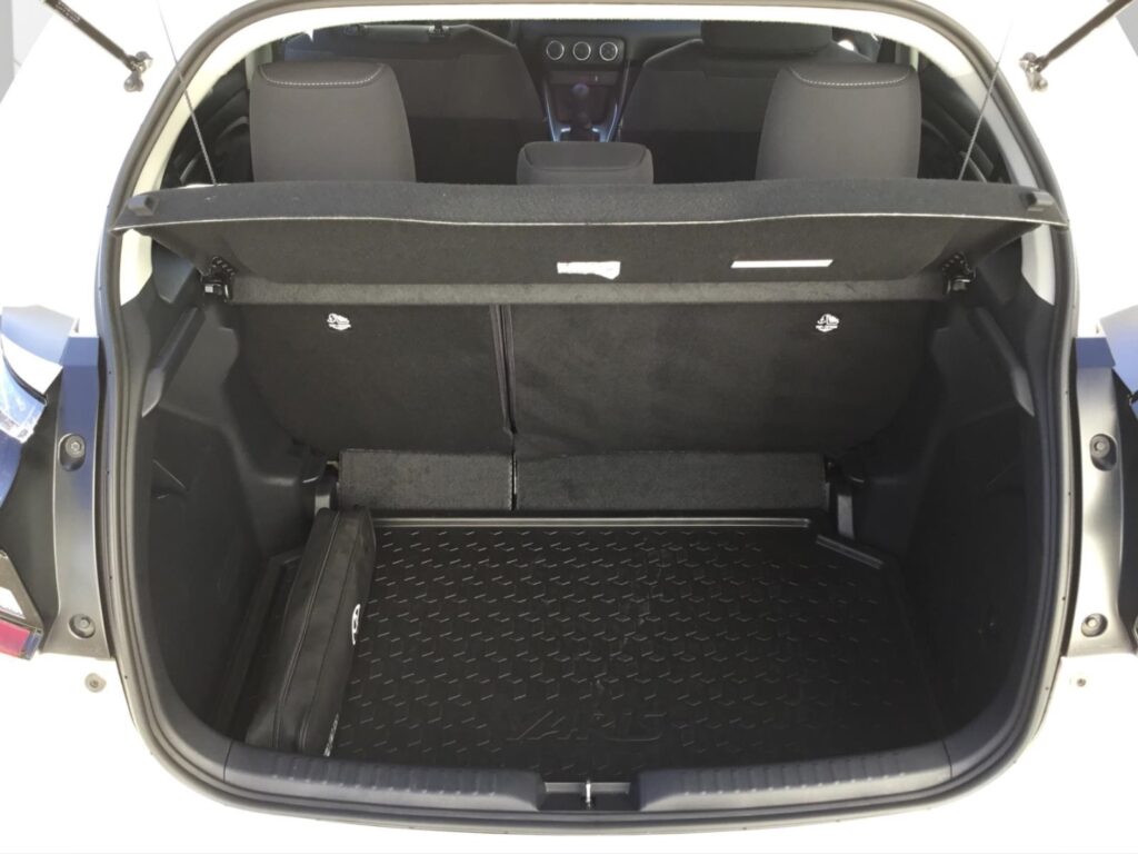 Toyota Yaris Exposé-Bild 7