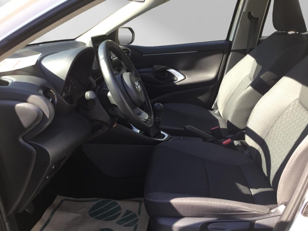 Toyota Yaris Exposé-Bild 8