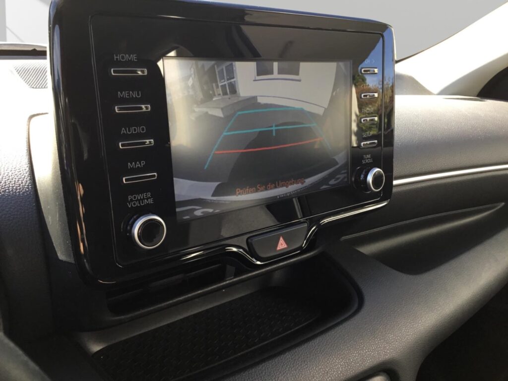 Toyota Yaris Exposé-Bild 13