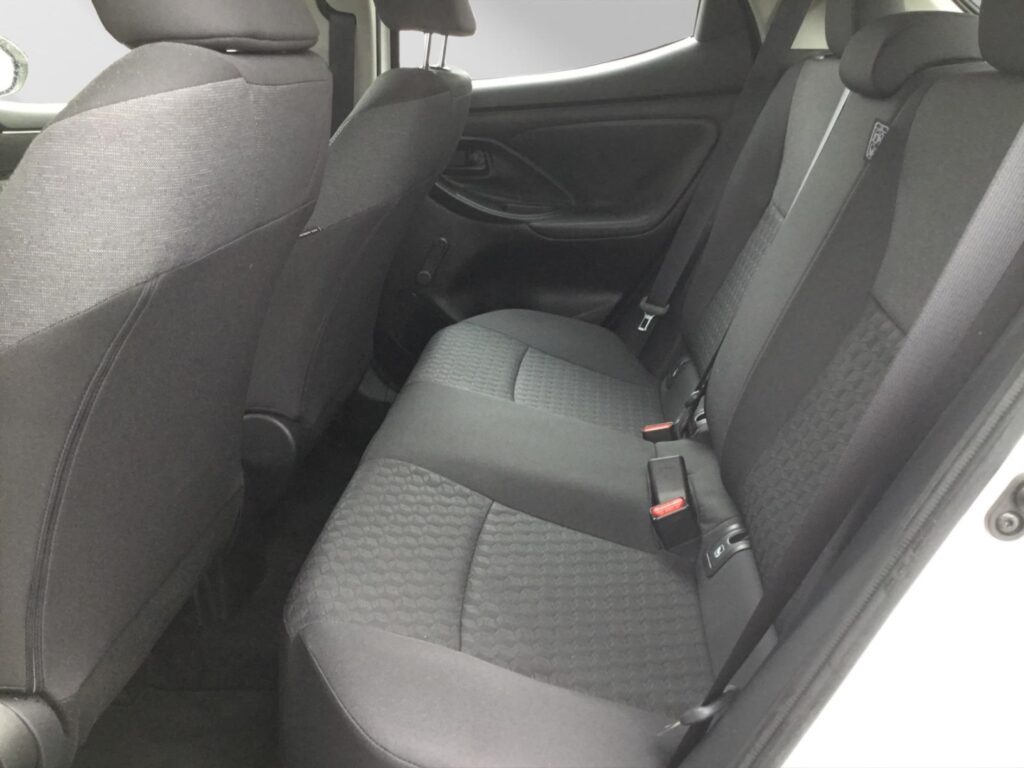 Toyota Yaris Exposé-Bild 9