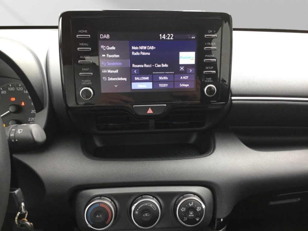 Toyota Yaris Exposé-Bild 12