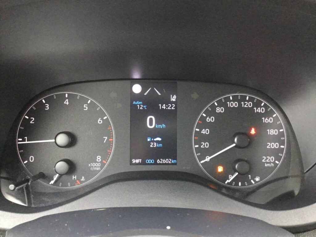 Toyota Yaris Exposé-Bild 14