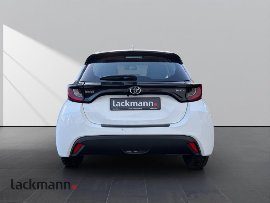 Toyota Yaris Exposé-Bild 6