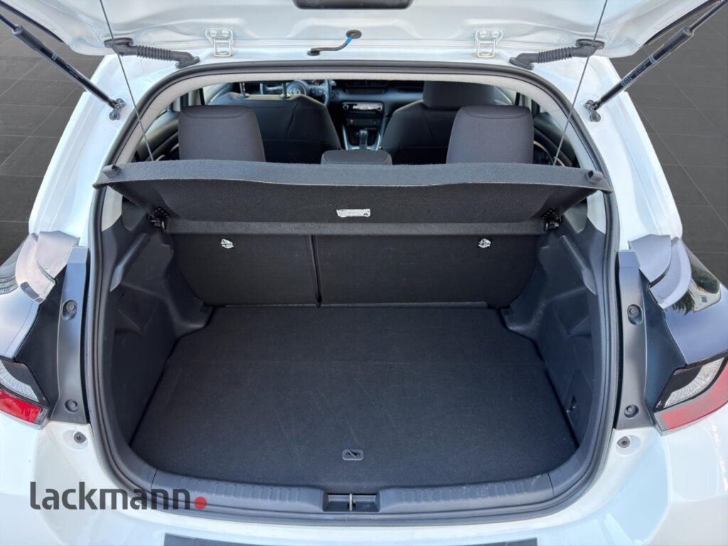 Toyota Yaris Exposé-Bild 7