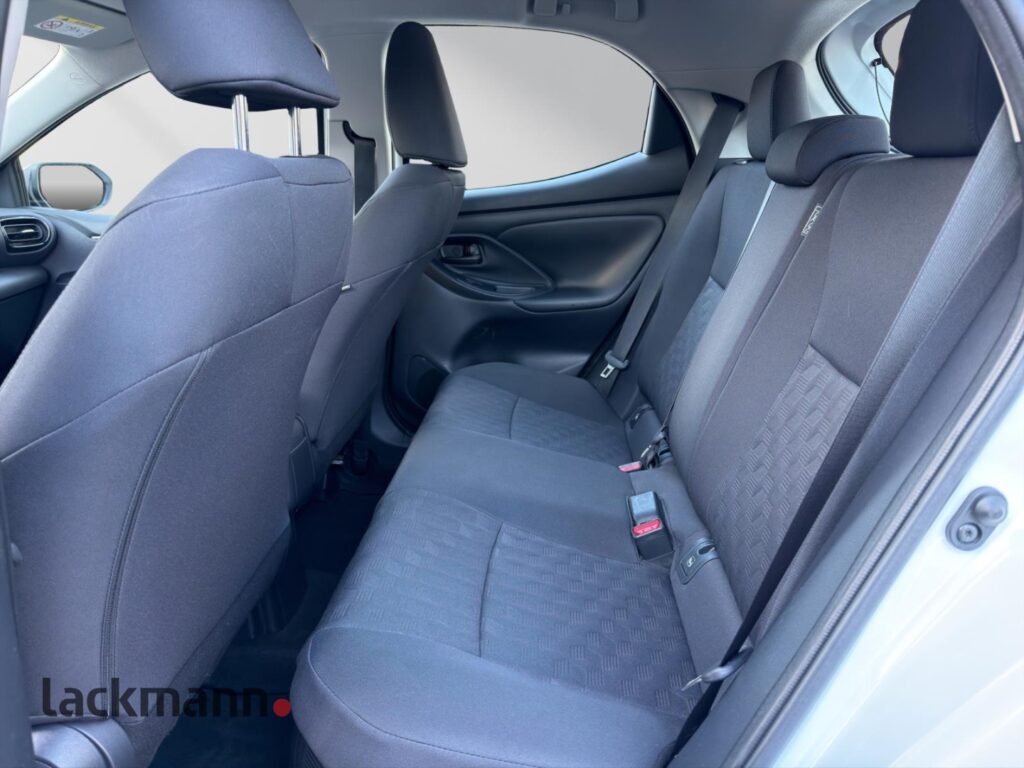 Toyota Yaris Exposé-Bild 9