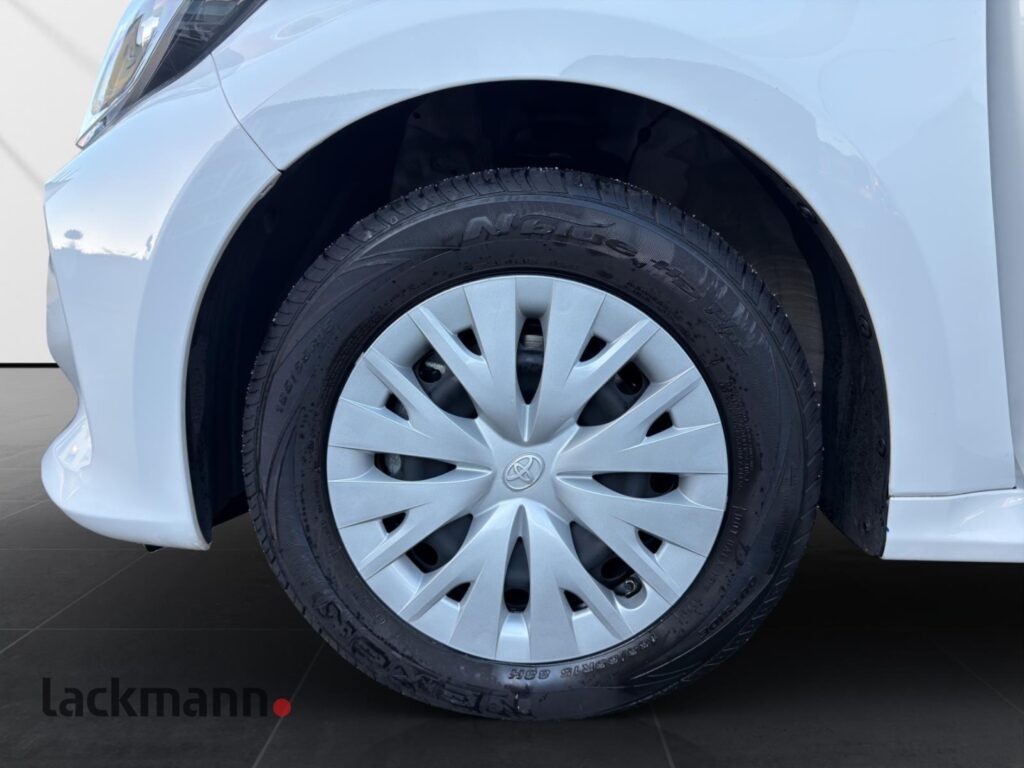 Toyota Yaris Exposé-Bild 11