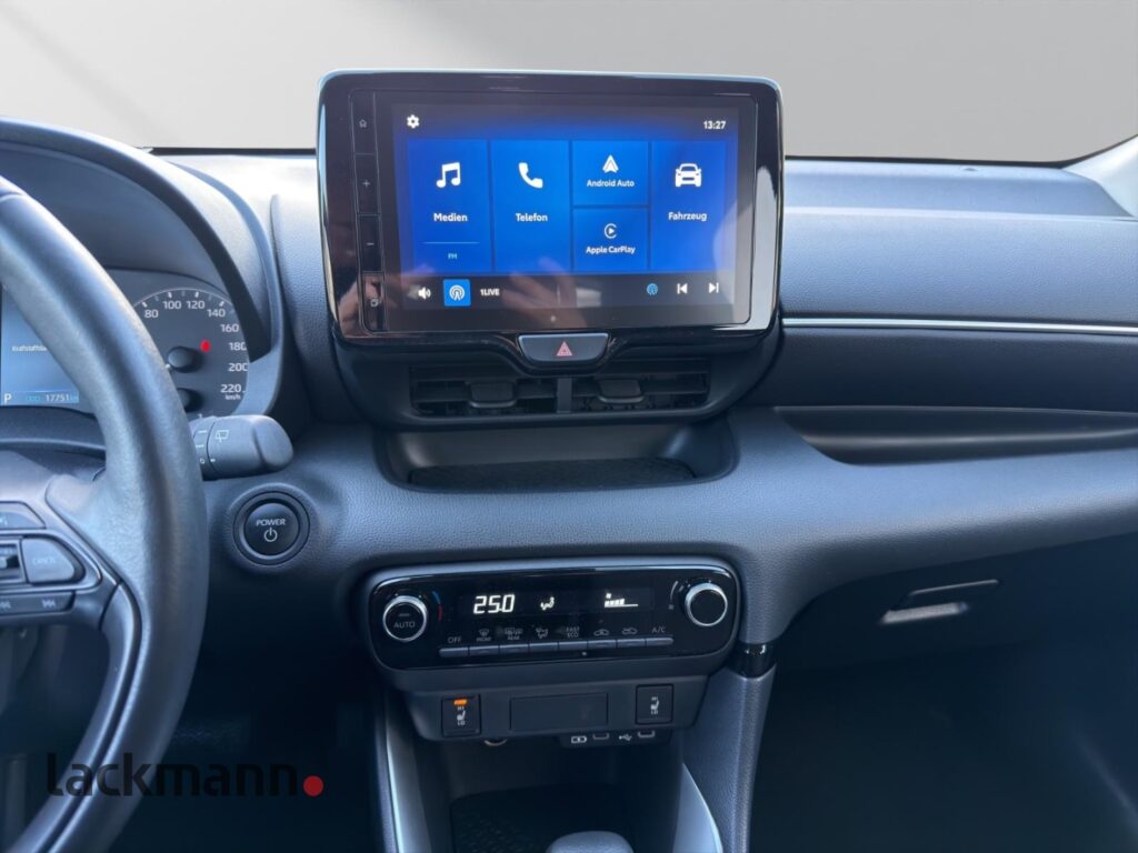 Toyota Yaris Exposé-Bild 12