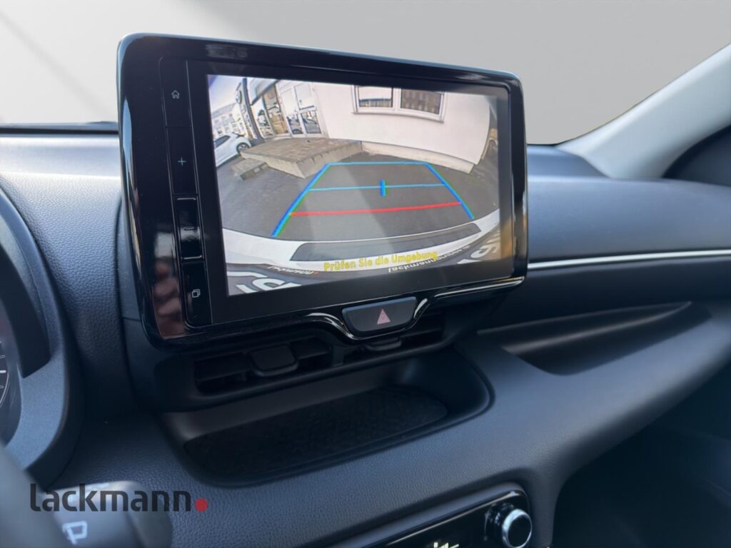 Toyota Yaris Exposé-Bild 13