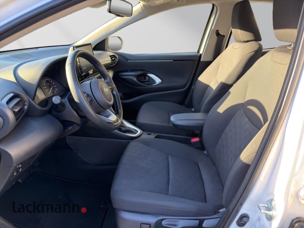 Toyota Yaris Exposé-Bild 8